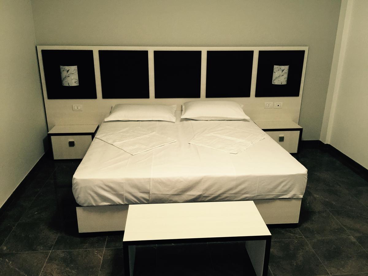 Herges Hotel Dıraç Dış mekan fotoğraf