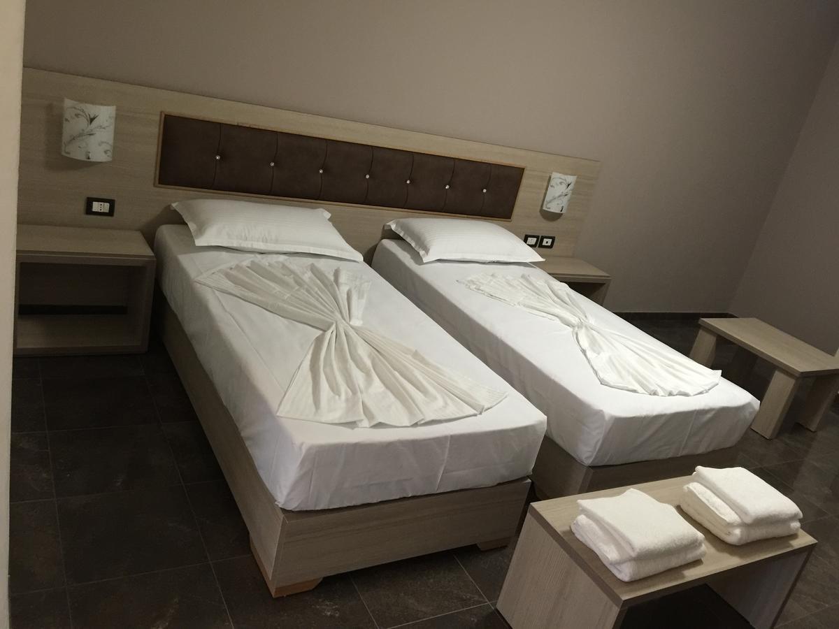 Herges Hotel Dıraç Dış mekan fotoğraf