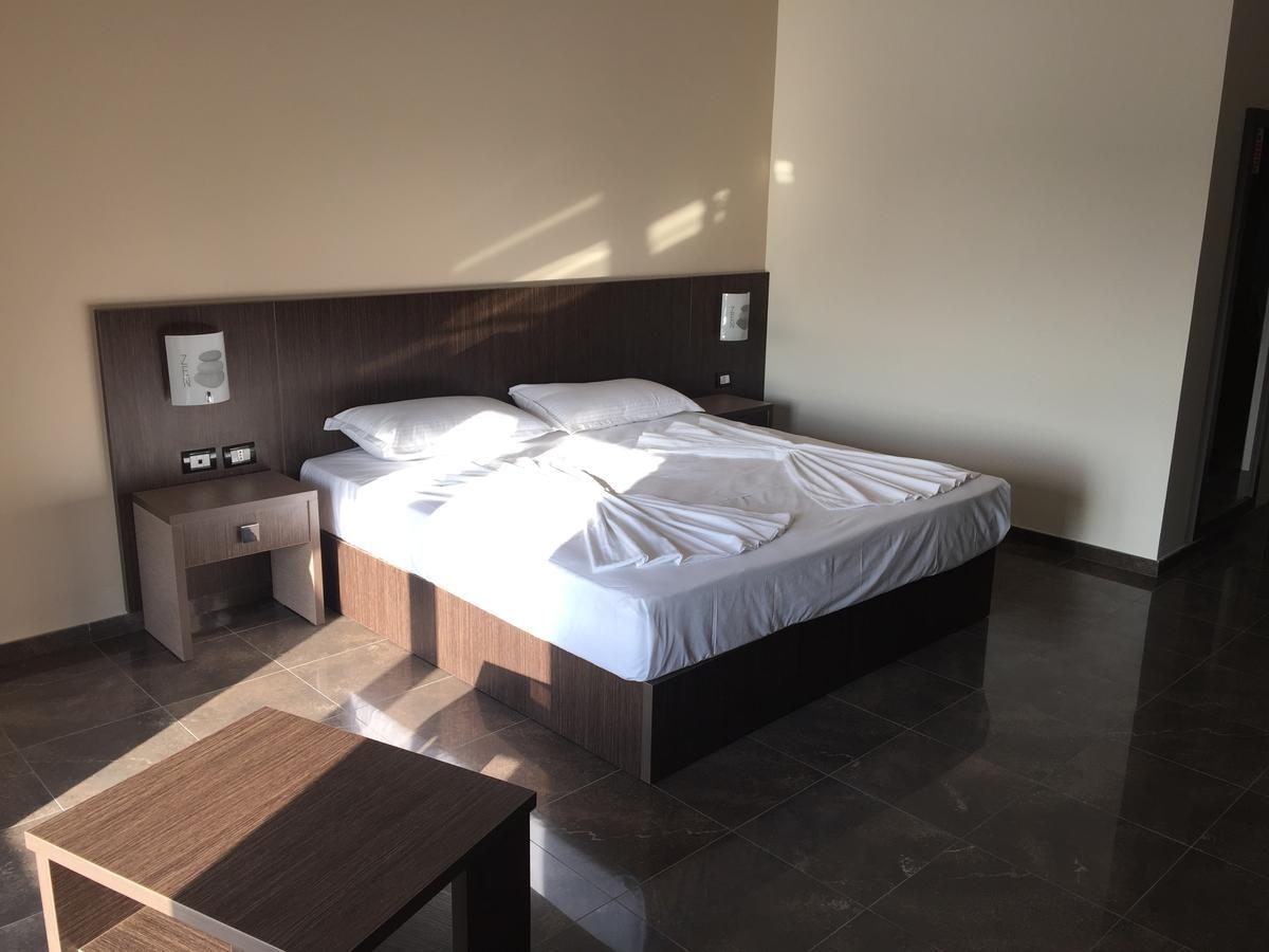 Herges Hotel Dıraç Dış mekan fotoğraf