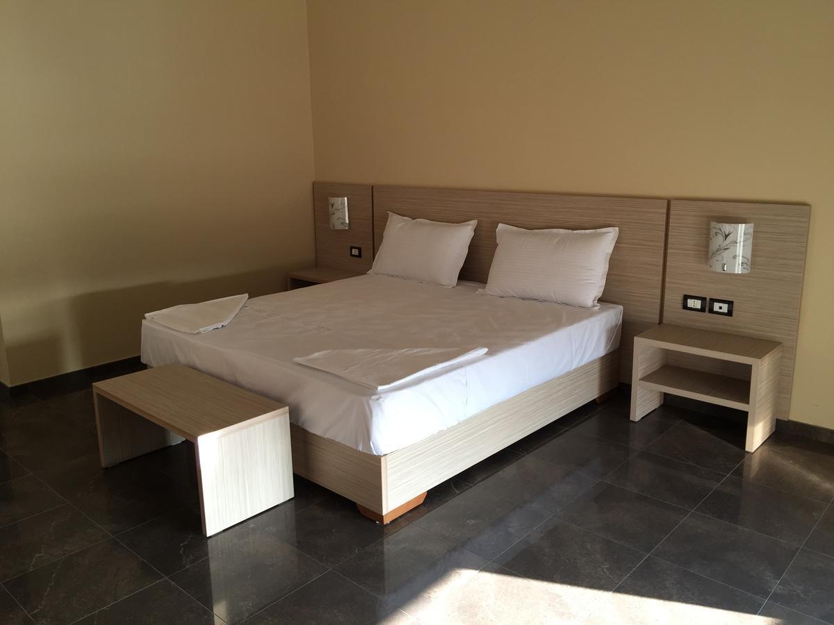 Herges Hotel Dıraç Dış mekan fotoğraf