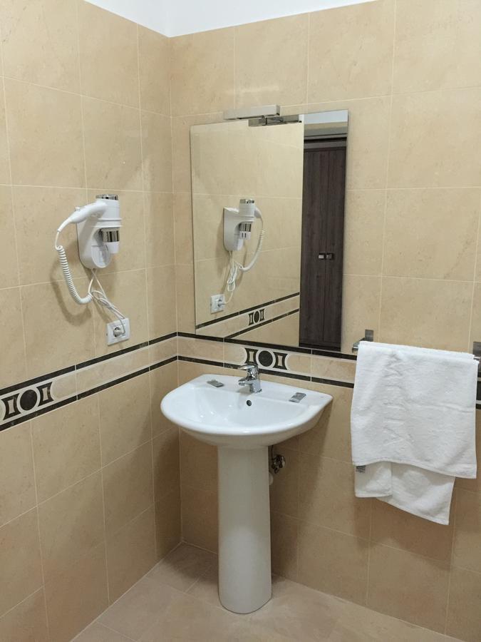 Herges Hotel Dıraç Dış mekan fotoğraf