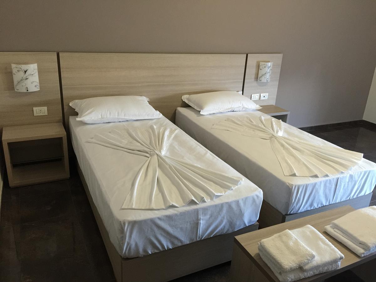 Herges Hotel Dıraç Dış mekan fotoğraf