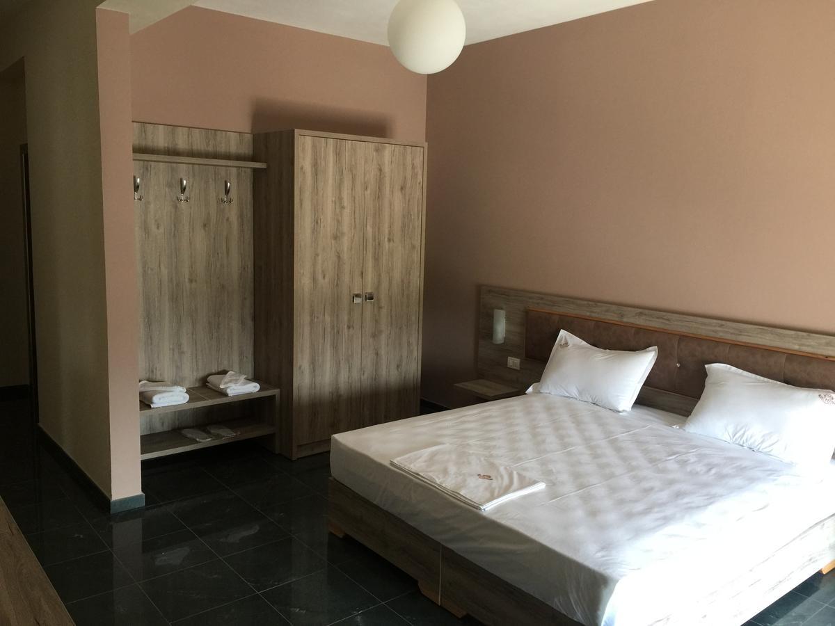 Herges Hotel Dıraç Dış mekan fotoğraf